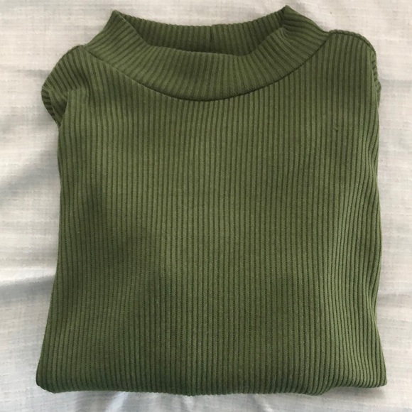 Hunter green sweater - Picture 2 of 3